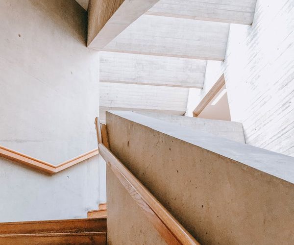 Abstract image with two crossing diagonal lines, from corner to corner.